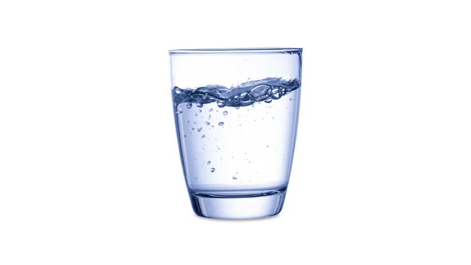 Wasserglas_shutterstock_1910654902 - Ein Trinkprotokoll gibt Aufschluss über das tatsächliche Trinkverhalten. - © Shutterstock