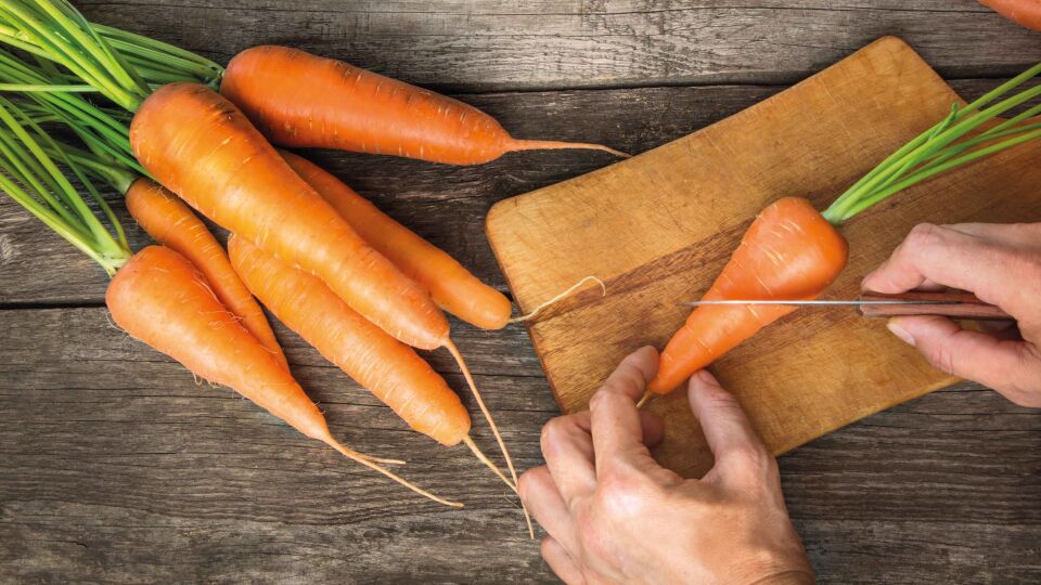 karotten_shutterstock_601671971 - Die Moro’sche Karottensuppe ist einfach zu kochen und unterstützt den Verdauungsapparat dabei, sich zu erholen. - © Shutterstock