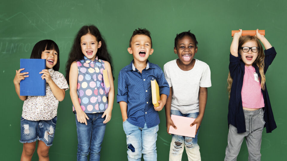 Schule Kinder - Kinder profitieren von einer gesunden und abwechslungsreichen Jause. - © Shutterstock