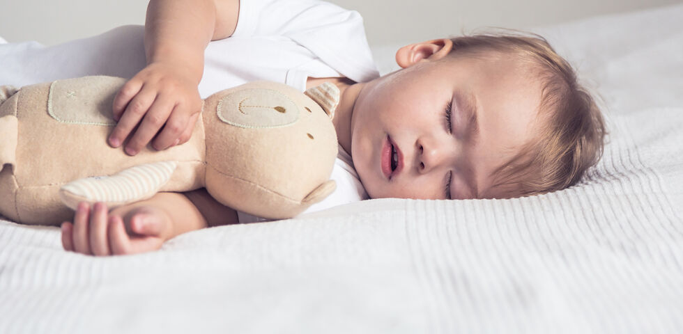 Schlaf Kind Baby Cover 2 - © Shutterstock