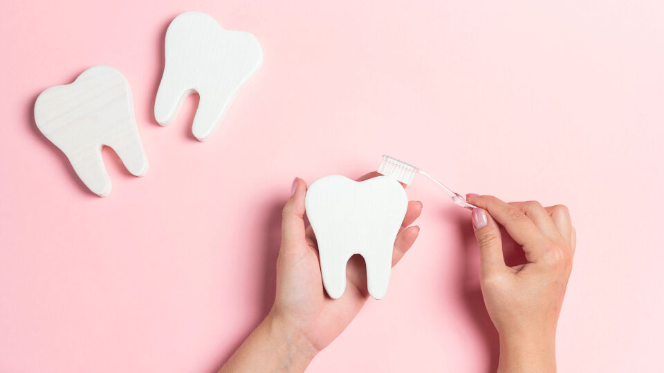 Zahnpflege Zähneputzen - © Shutterstock