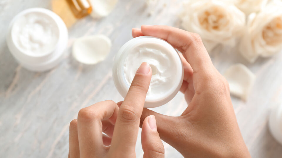 Hautpflege Kosmetik Creme - © Shutterstock