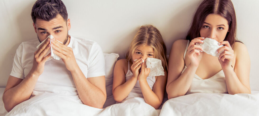 Schnupfen Erkältung - Im Unterschied zur Grippe beginnt eine Erkältung langsam. - © Shutterstock
