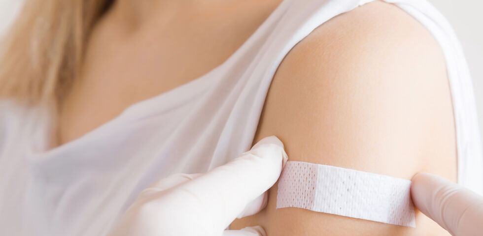 4 Impfung - Eine Impfung kann vor Herpes Zoster schützen. - © Shutterstock