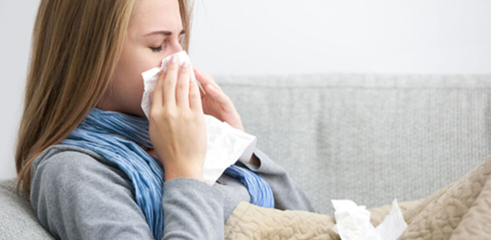 Erkältung Schnupfen - Durch die vermehrte Schleimproduktion versucht unser Körper die Erreger loszuwerden. - © Shutterstock