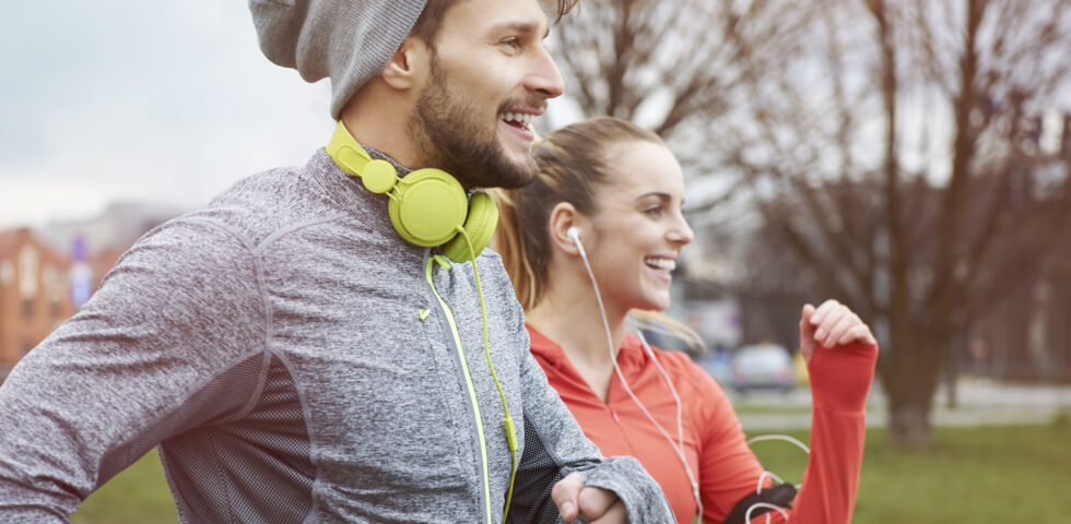 Laufen Sport - Laufen ist nicht nur gesund, sondern es bringt Sie auch der Natur näher. - © Shutterstock