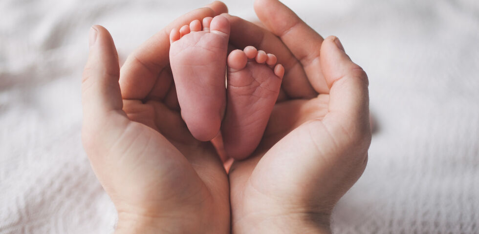 Baby Füße - Sich für ein Baby zu entscheiden, heißt nicht einfach, auf Verhütungsmethoden zu verzichten. Die Gesundheit spielt dabei auch eine wichtigte Rolle. - © Shutterstock