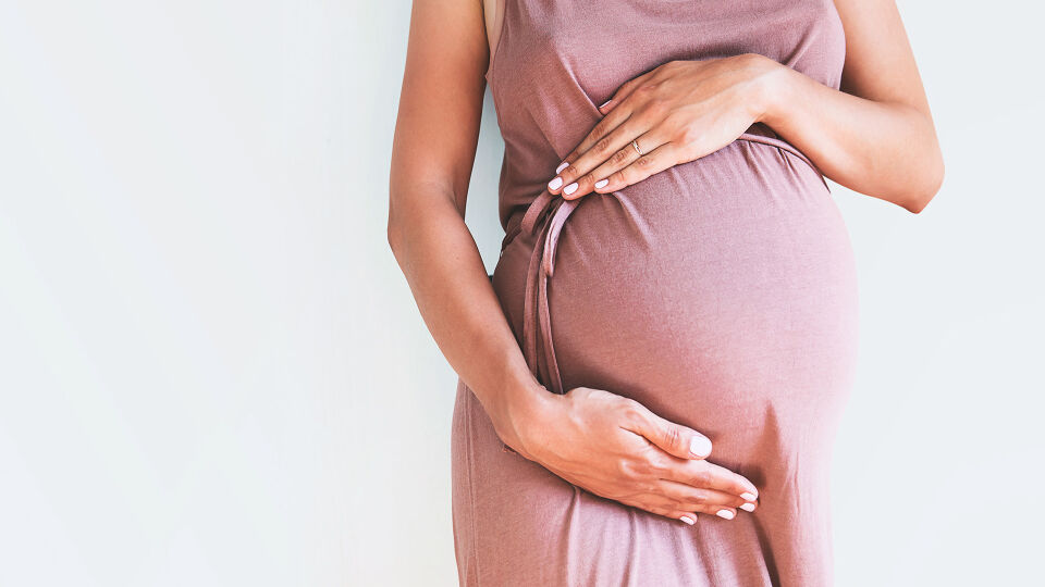 Schwanger - In der Schwangerschaft sollte ein Mangel an Folsäure vermieden werden. - © Shutterstock