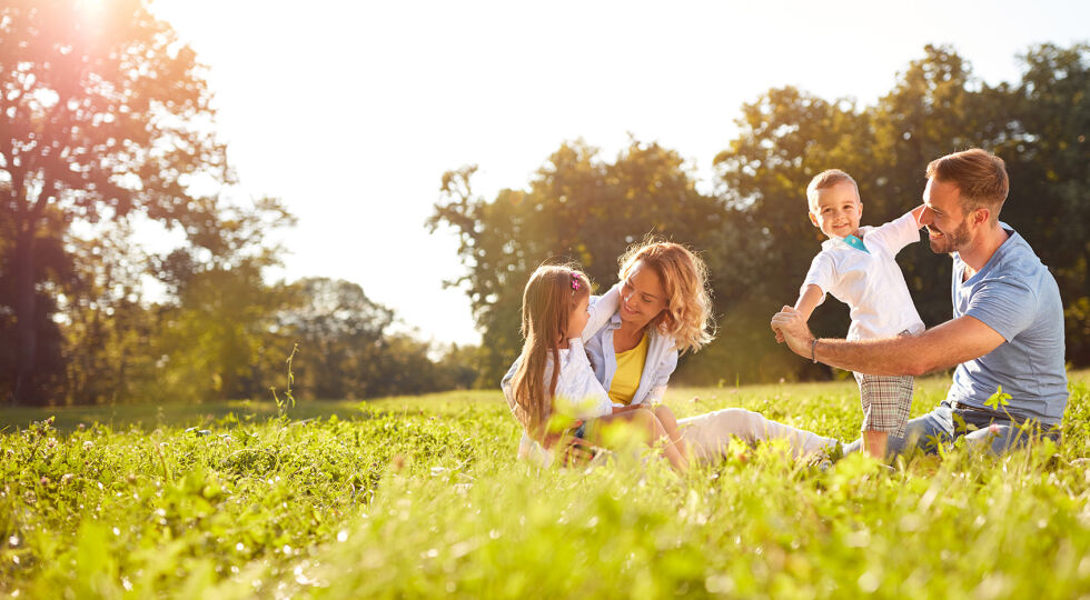 Familie Wiese Natur 2 - © Shutterstock
