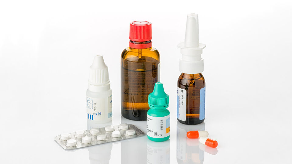 Medikamente Verpackungen - Mit rezeptfreien Arzneimitteln aus der Apotheke bekommt man die allergischen Symptome meist gut in den Griff. - © Shutterstock