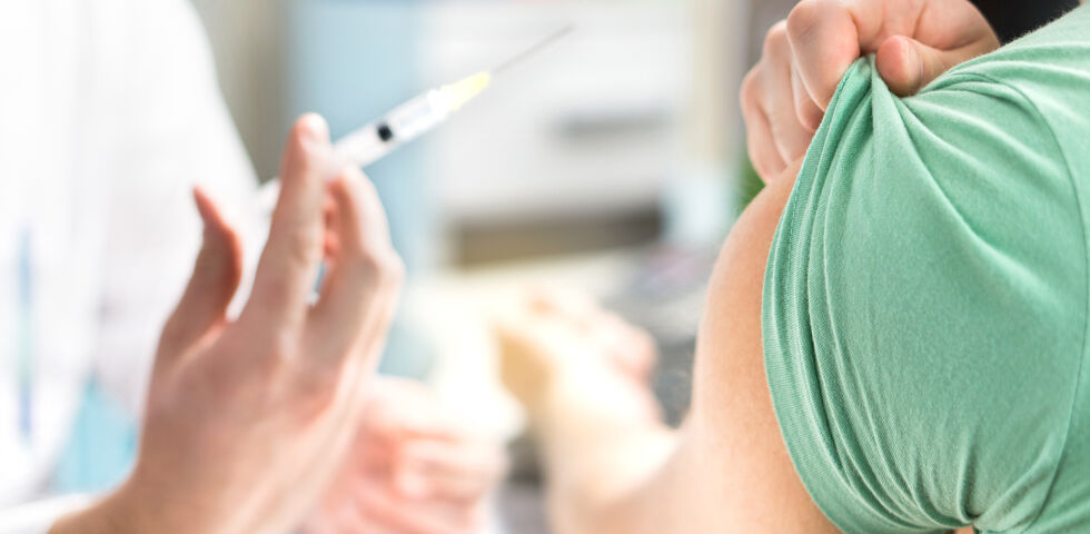 Impfung Spritze - Die COVID-19-Impfpflicht wird wieder abgeschafft. - © Shutterstock
