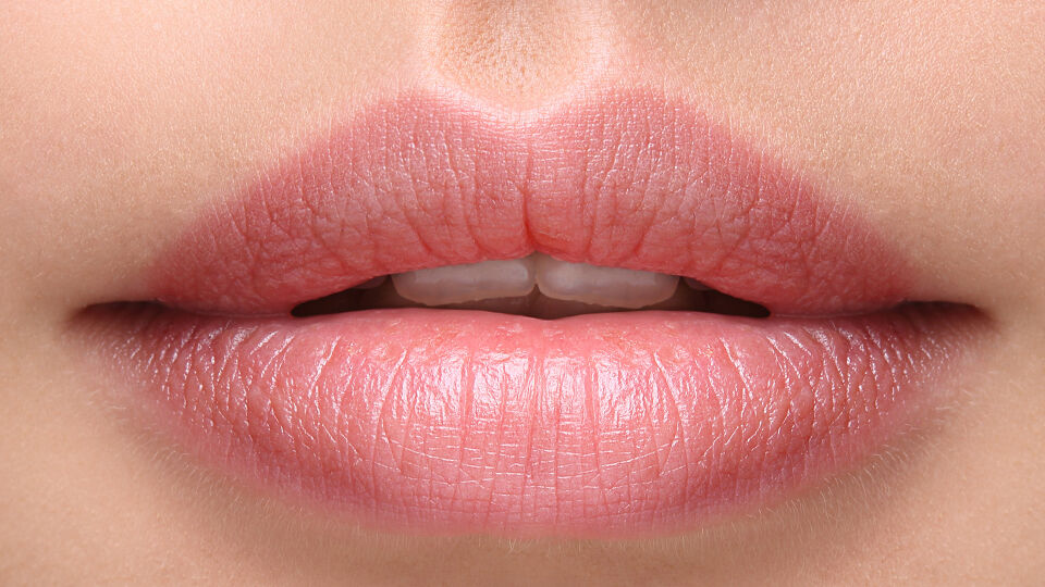Lippen Mund Kosmetik Pflege - Unsere Lippen sind der Kälte am meisten ausgesetzt. Vergessen Sie daher nicht auf ihre Pflege. - © Shutterstock