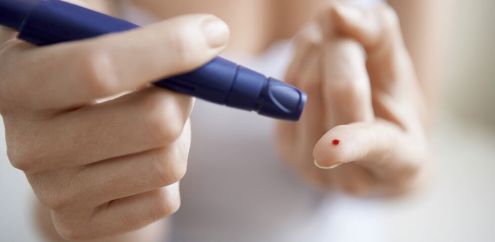 Diabetes - Blutzuckermessung – ein Muss für Diabetiker, denn ein zu hoher Blutzuckerspiegel kann ernsthafte Folgeschäden verursachen. - © Shutterstock