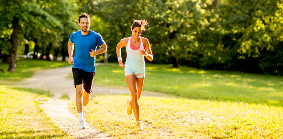 Sport_joggen_Laufen_Sommer_shutterstock_1082510693 - Auch bei Sommerwetter sind sportliche Aktivitäten möglich. - © Shutterstock