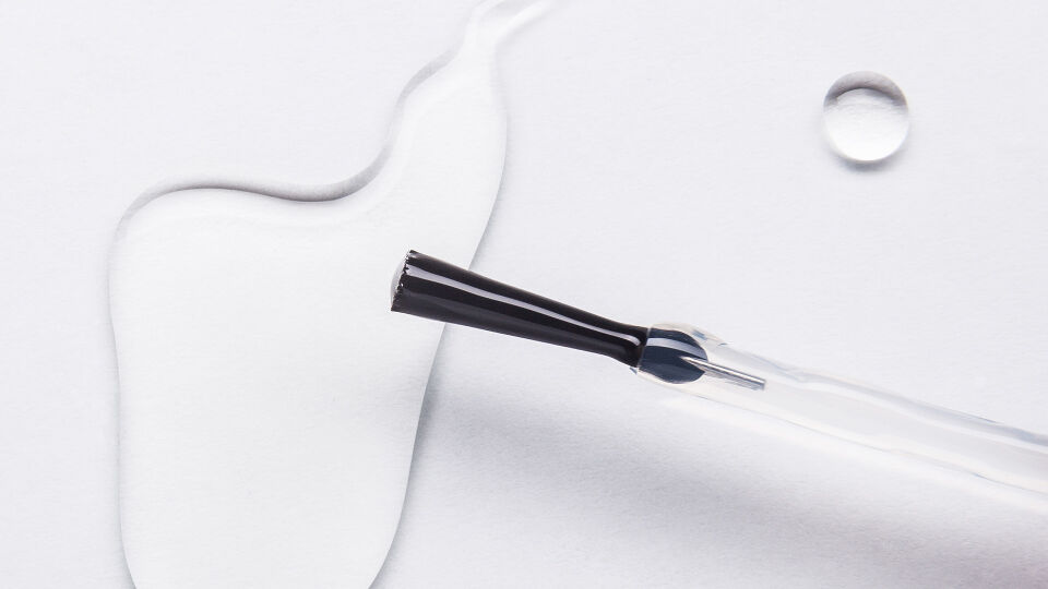 Nagellack - Es gibt spezielle Lacke gegen Nagelpilz, die wie ein Nagellack aufgetragen werden. - © Shutterstock