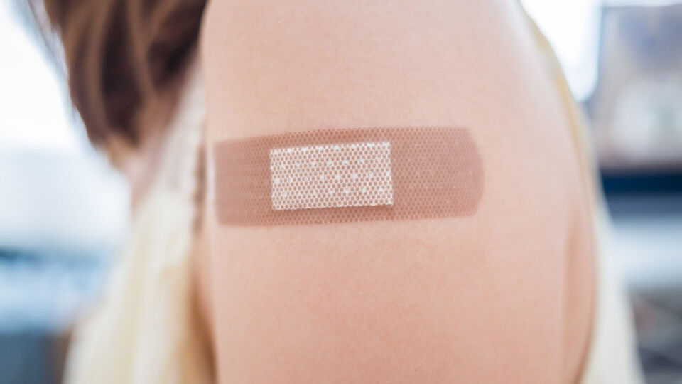 Impfung Pflaster - © Shutterstock