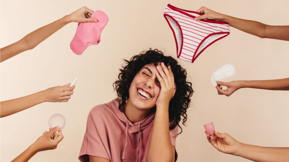 Periode_Shutterstock_2145238789 - Ein- und Mehrwegprodukte für die Menstruation haben ihre Vor- und Nachteile. Je nach Bedürfnis können sie variiert werden. - © Shutterstock